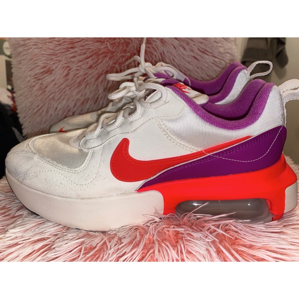 Nike women’s Air Max Verona “white crimson purple”